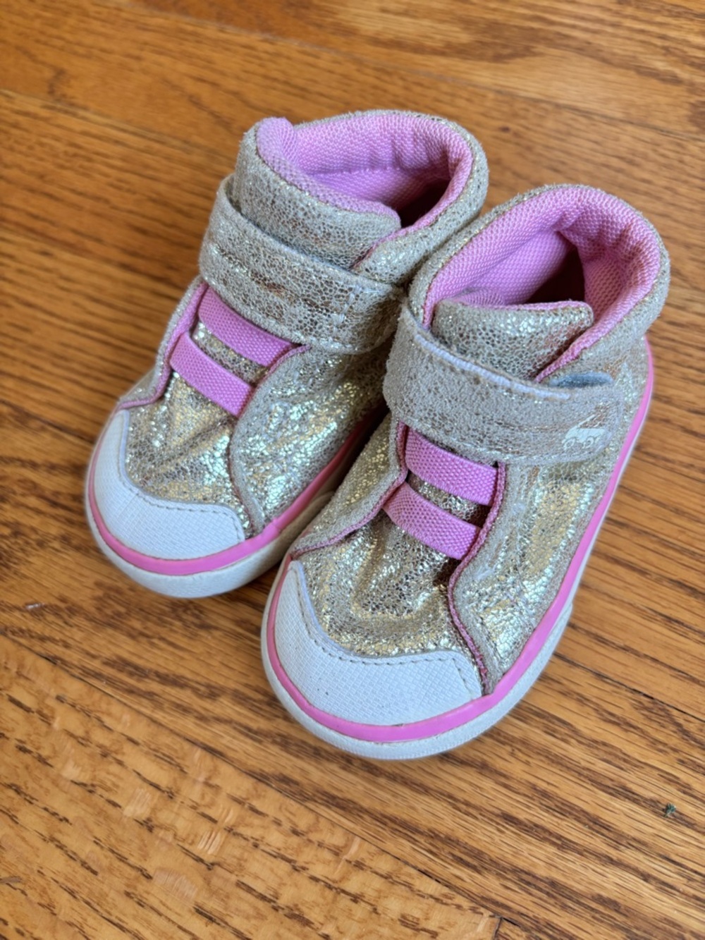 See Kai Run Baby Size 4 Gold Glitter High-Top Sneakers